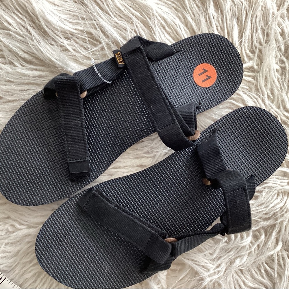 NEW Teva Black Strap Sandals size 11 can be unisex